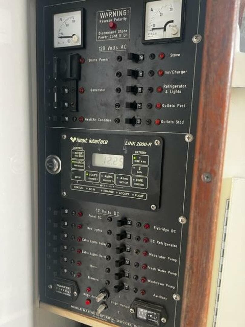 1975 Bertram 31 — photo 21