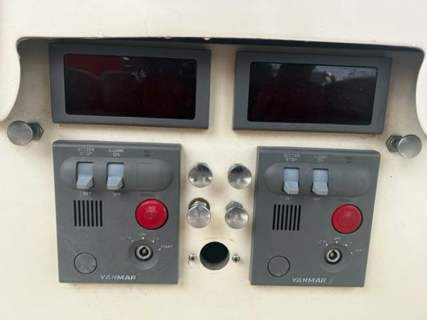 1975 Bertram 31 — photo 12