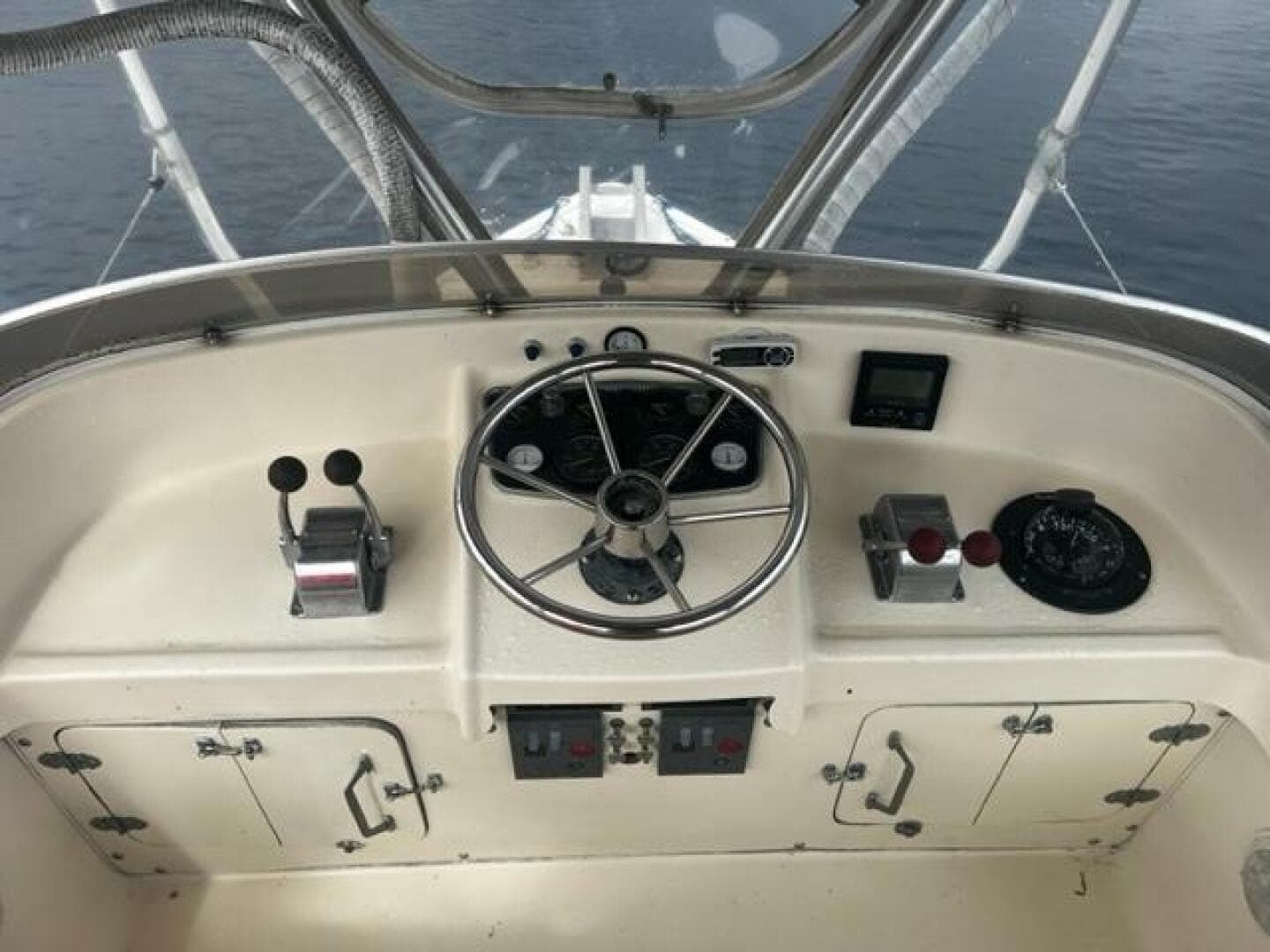 1975 Bertram 31 — photo 7