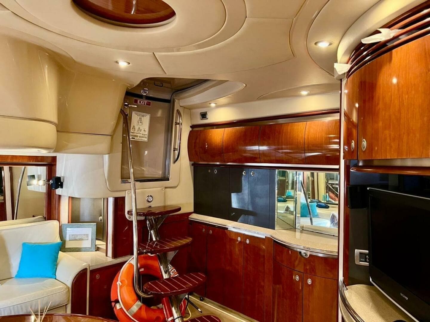 2004 Sea Ray 500 Sundancer — photo 17