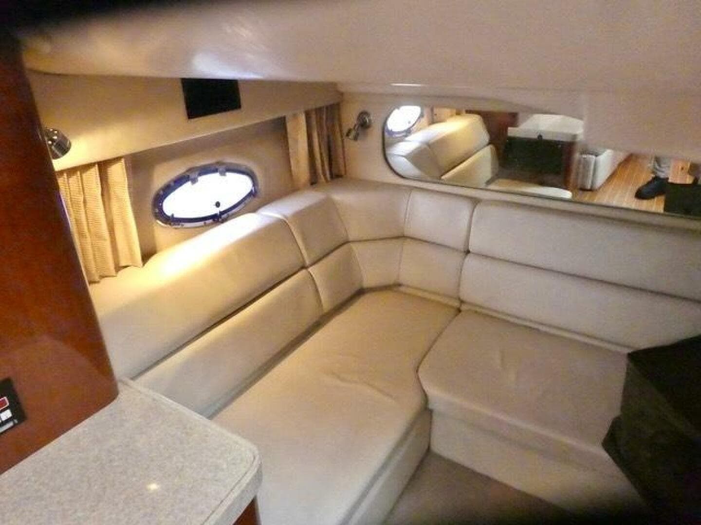 2005 Regal 3560 Commodore — photo 20