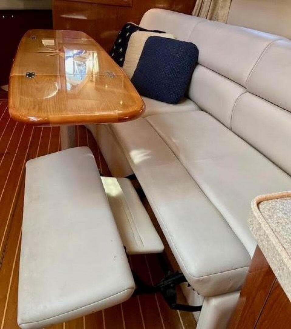 2005 Regal 3560 Commodore — photo 18