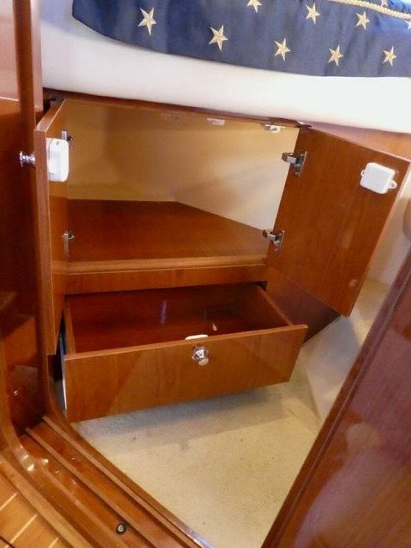 2005 Regal 3560 Commodore — photo 15