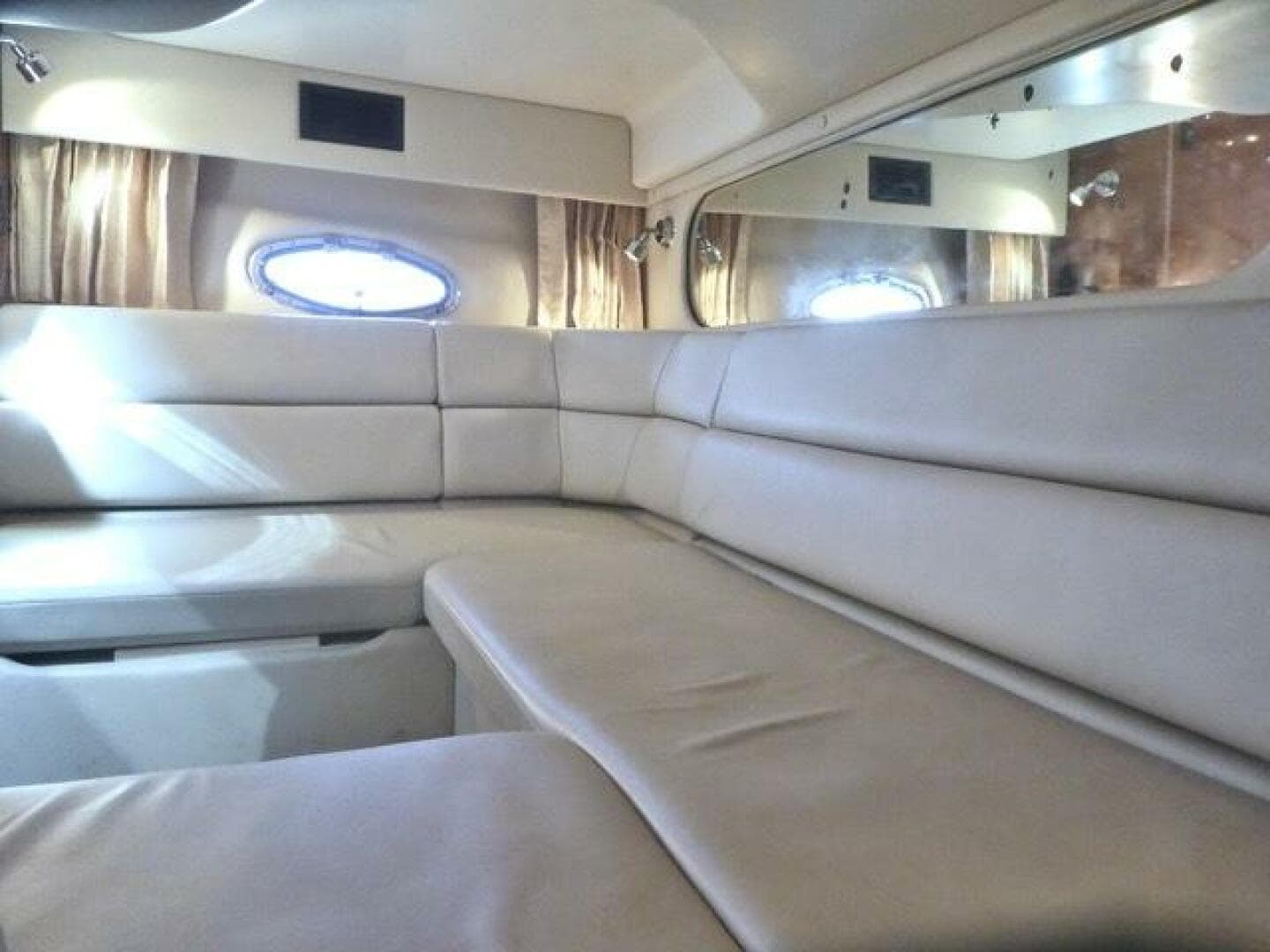 2005 Regal 3560 Commodore — photo 21