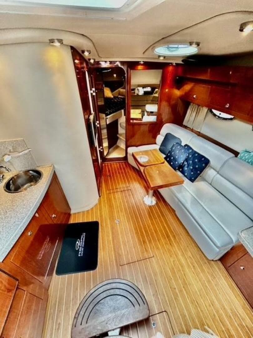 2005 Regal 3560 Commodore — photo 5