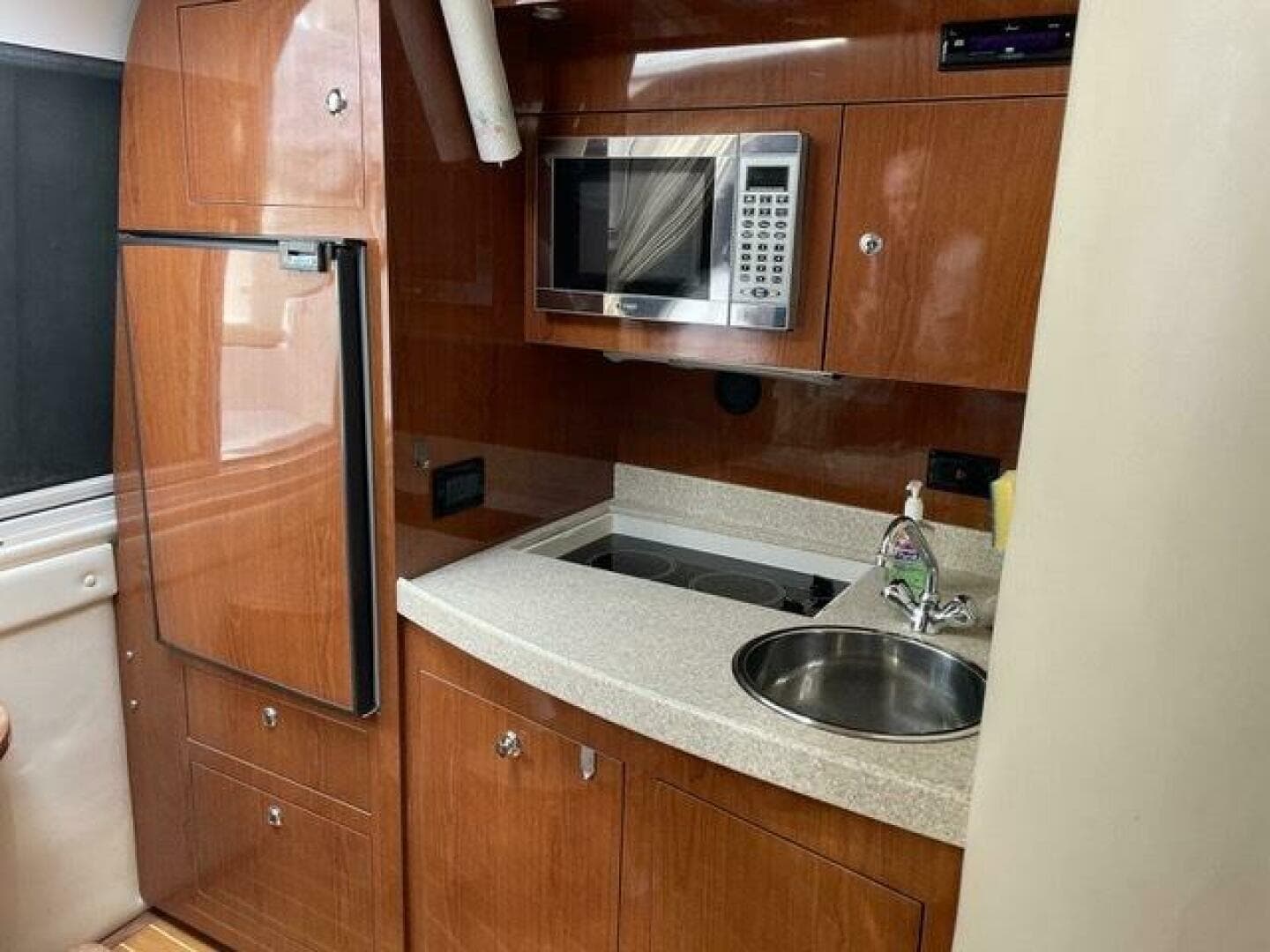 2005 Regal 3560 Commodore — photo 6