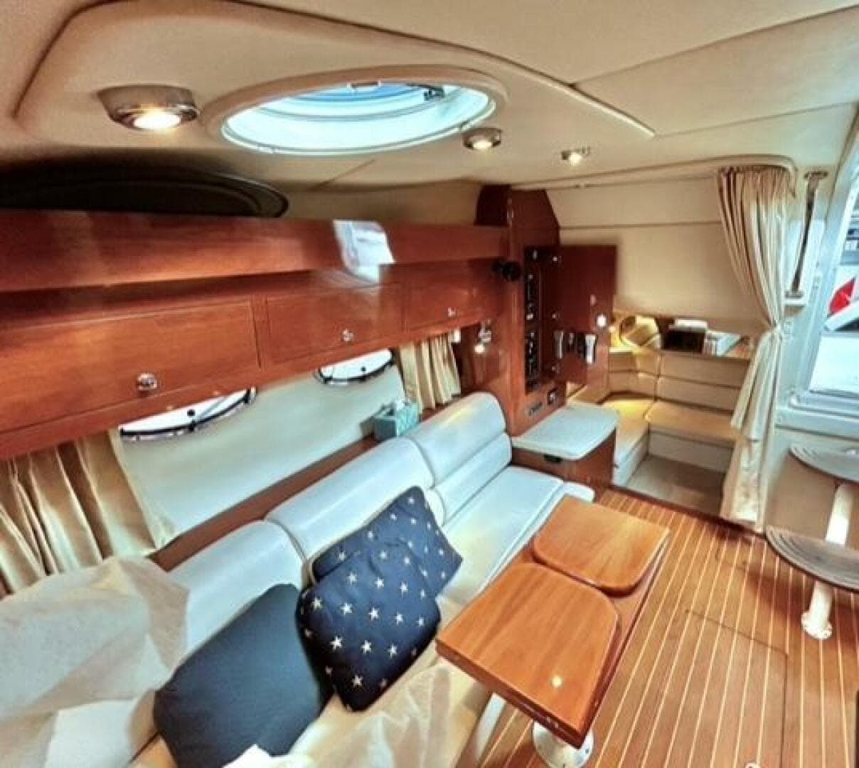 2005 Regal 3560 Commodore — photo 17