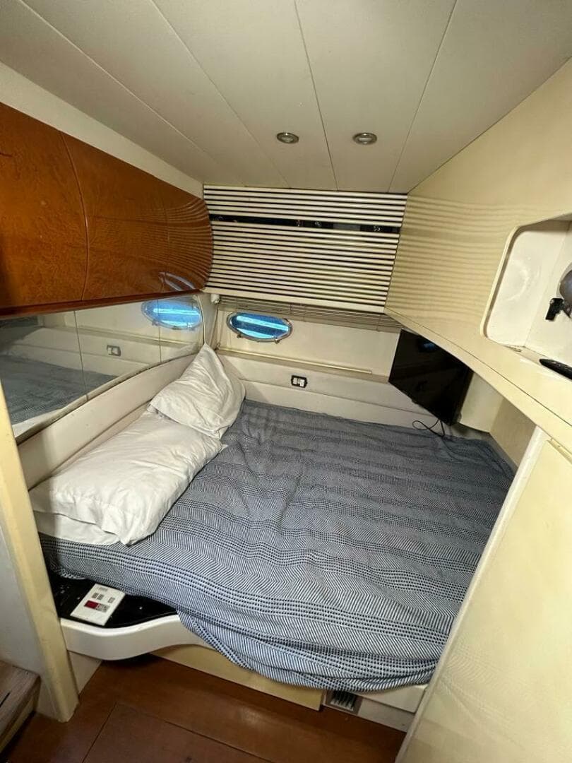 1999 Pershing 54 — photo 33