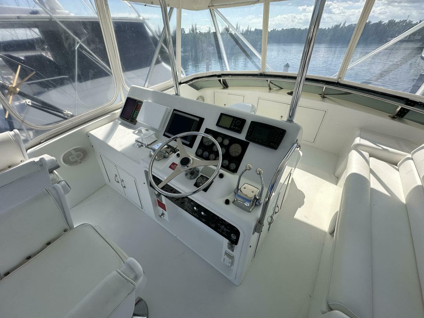 1992 Hatteras 50 Convertible — photo 45