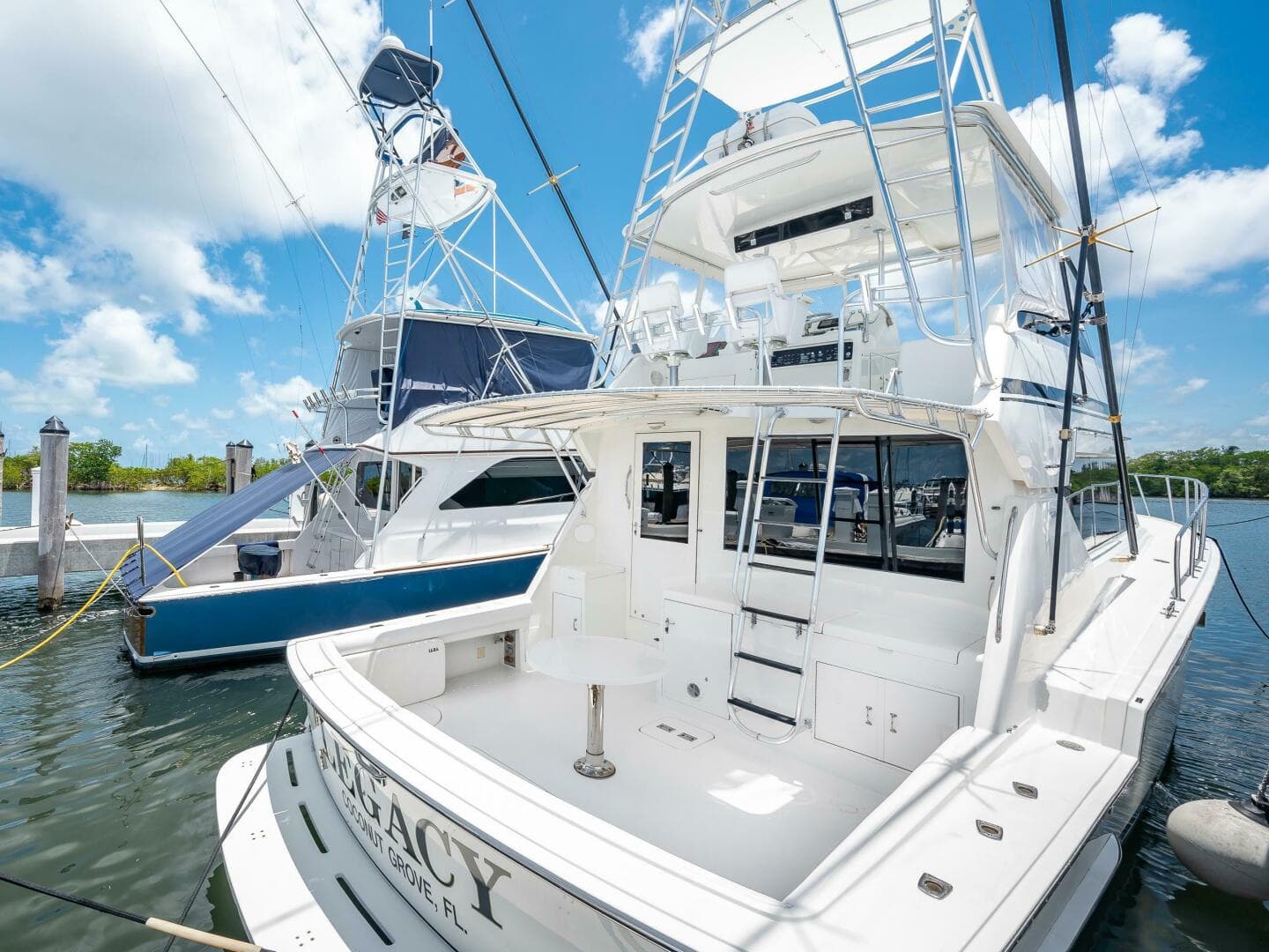 1992 Hatteras 50 Convertible — photo 11