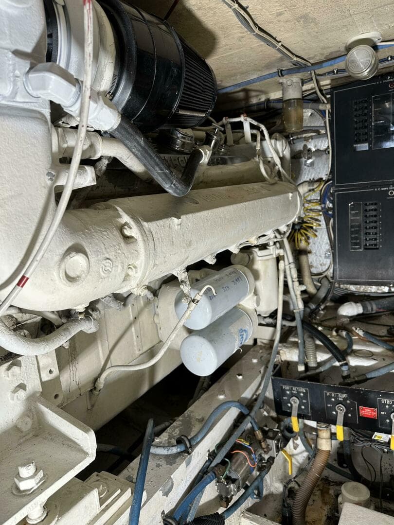 1992 Hatteras 50 Convertible — photo 38