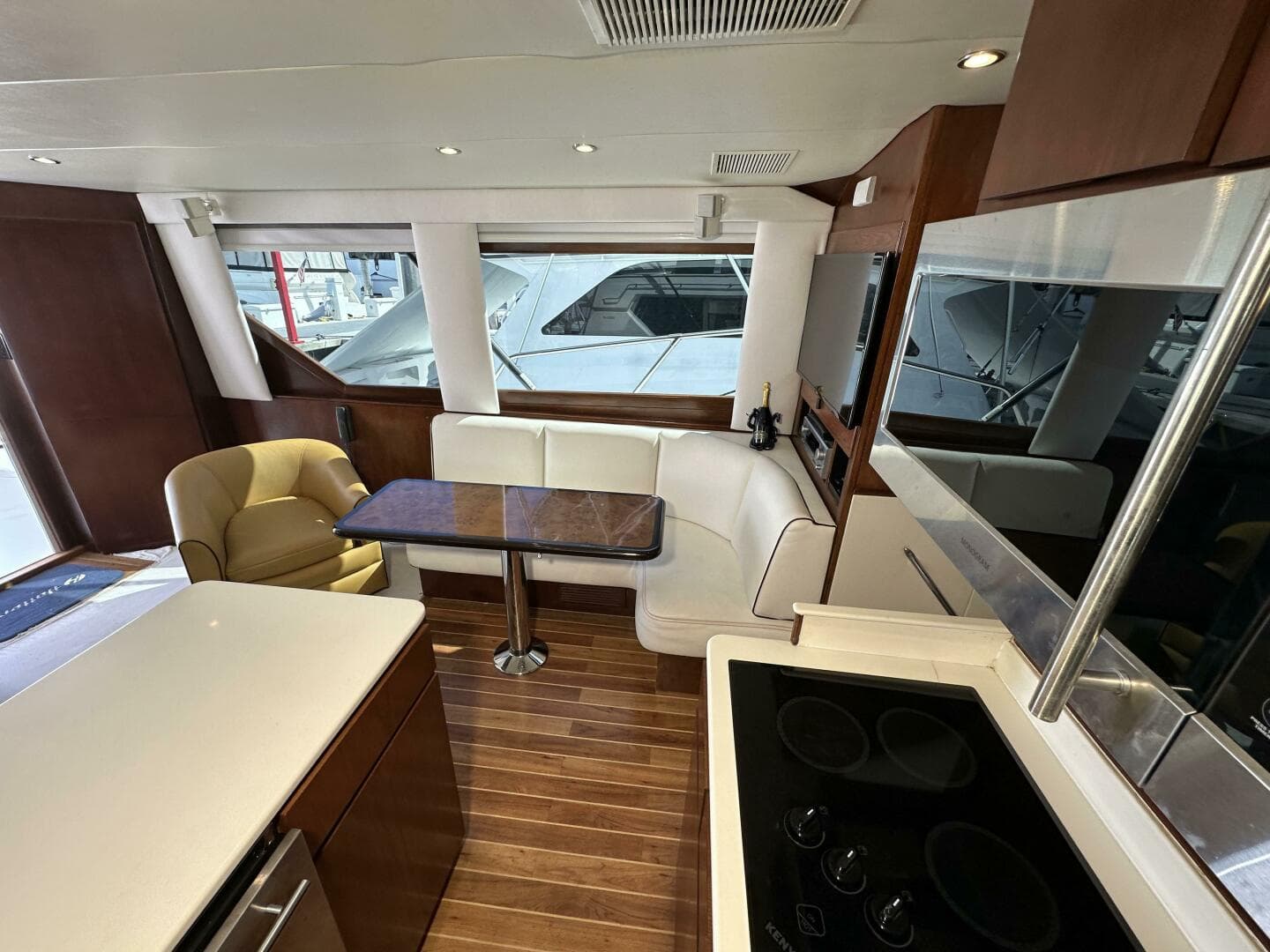 1992 Hatteras 50 Convertible — photo 51