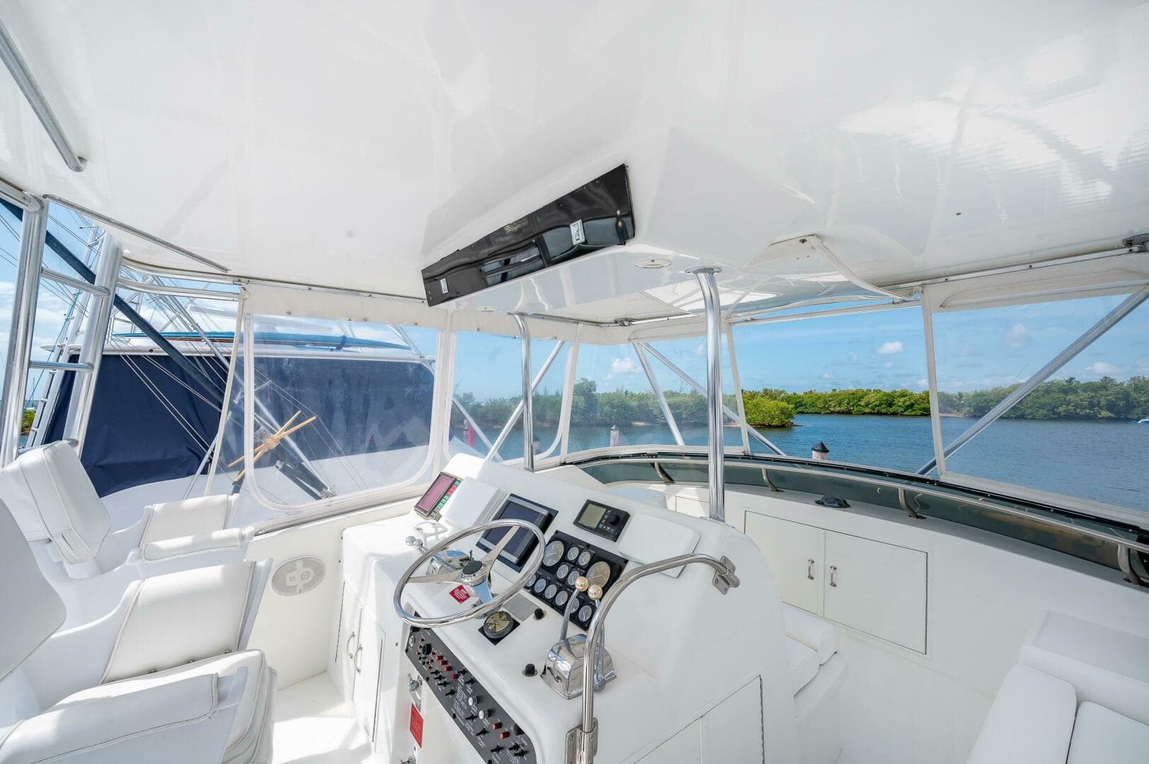 1992 Hatteras 50 Convertible — photo 6