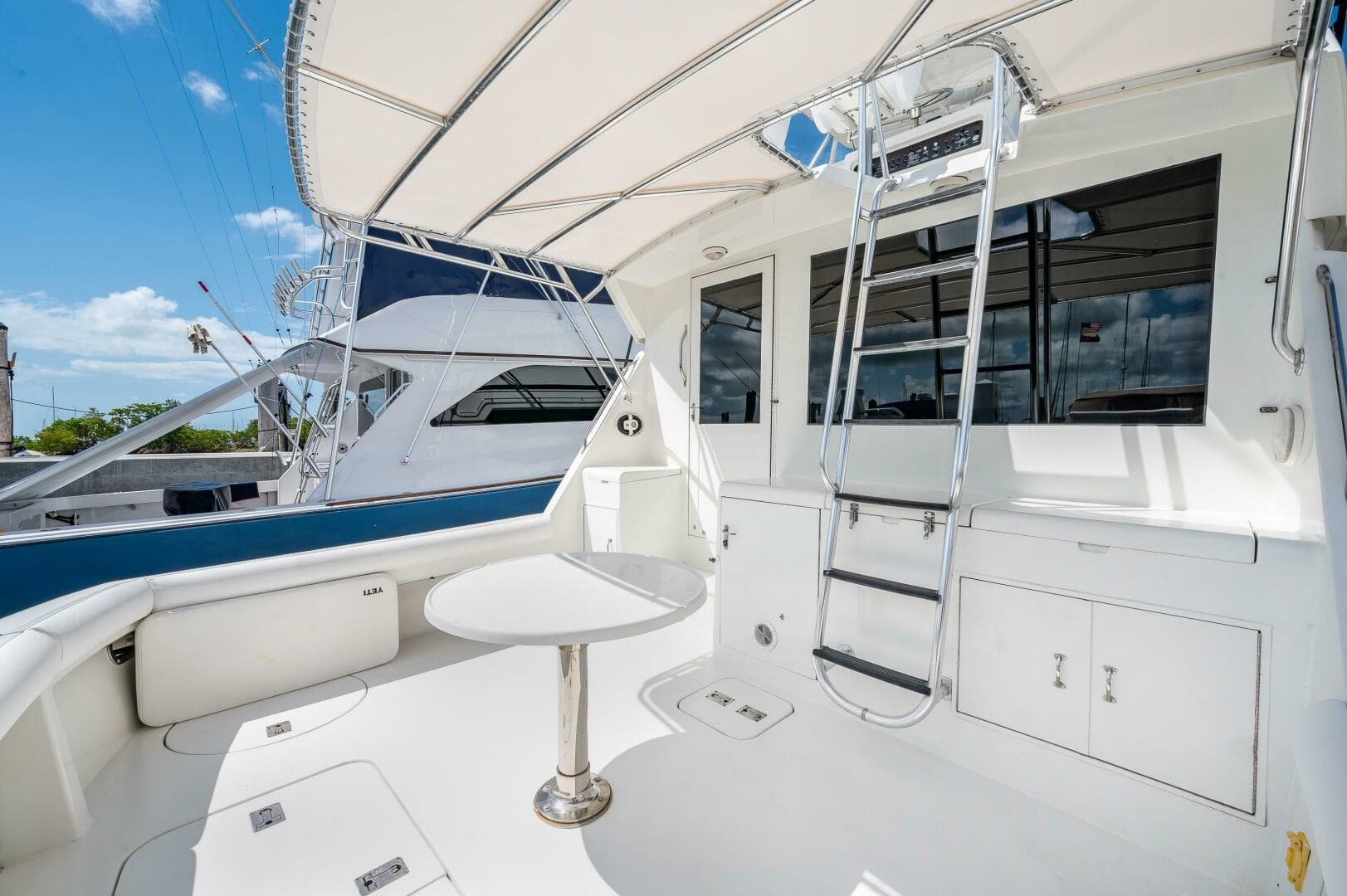 1992 Hatteras 50 Convertible — photo 17