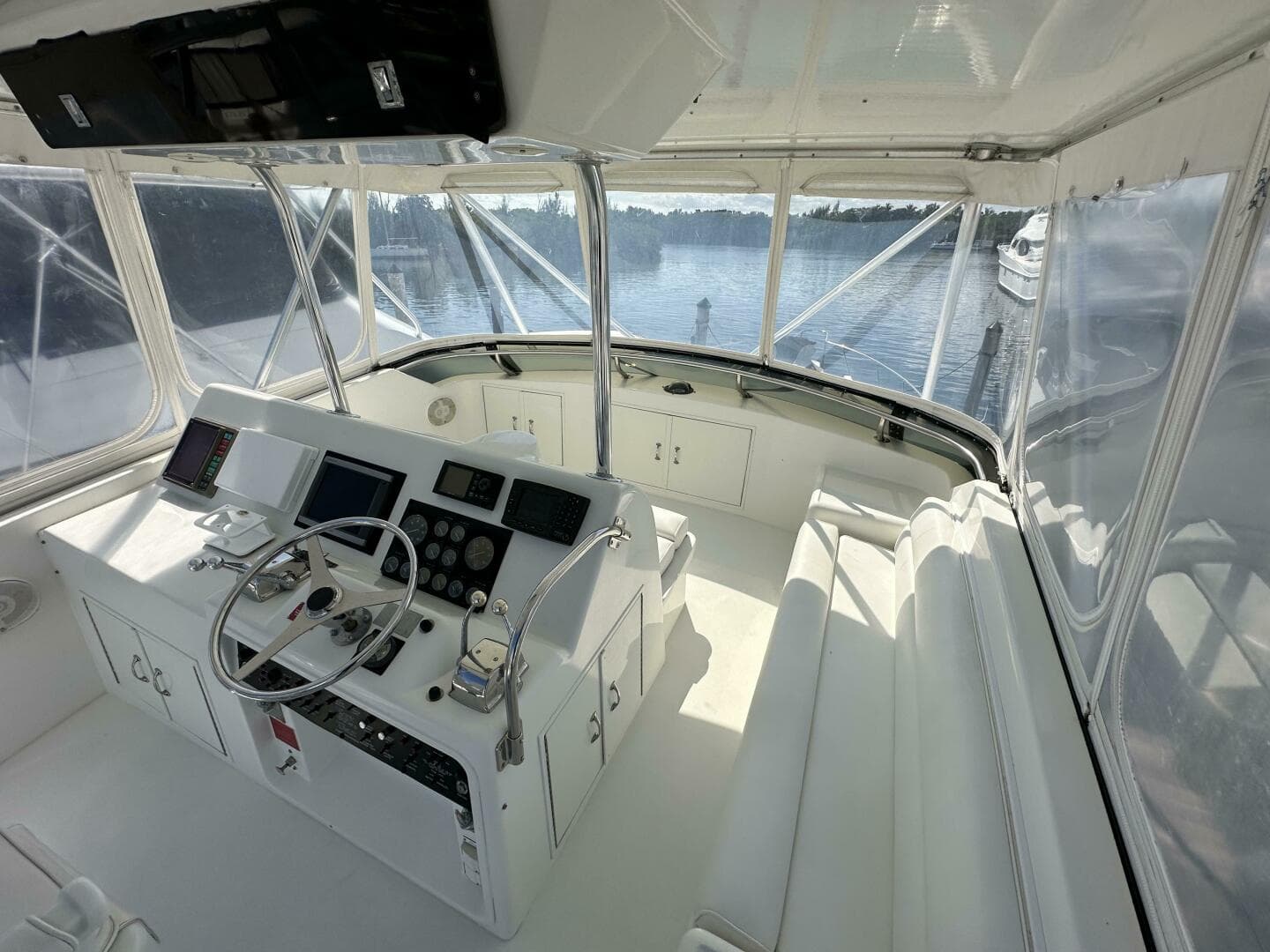 1992 Hatteras 50 Convertible — photo 46