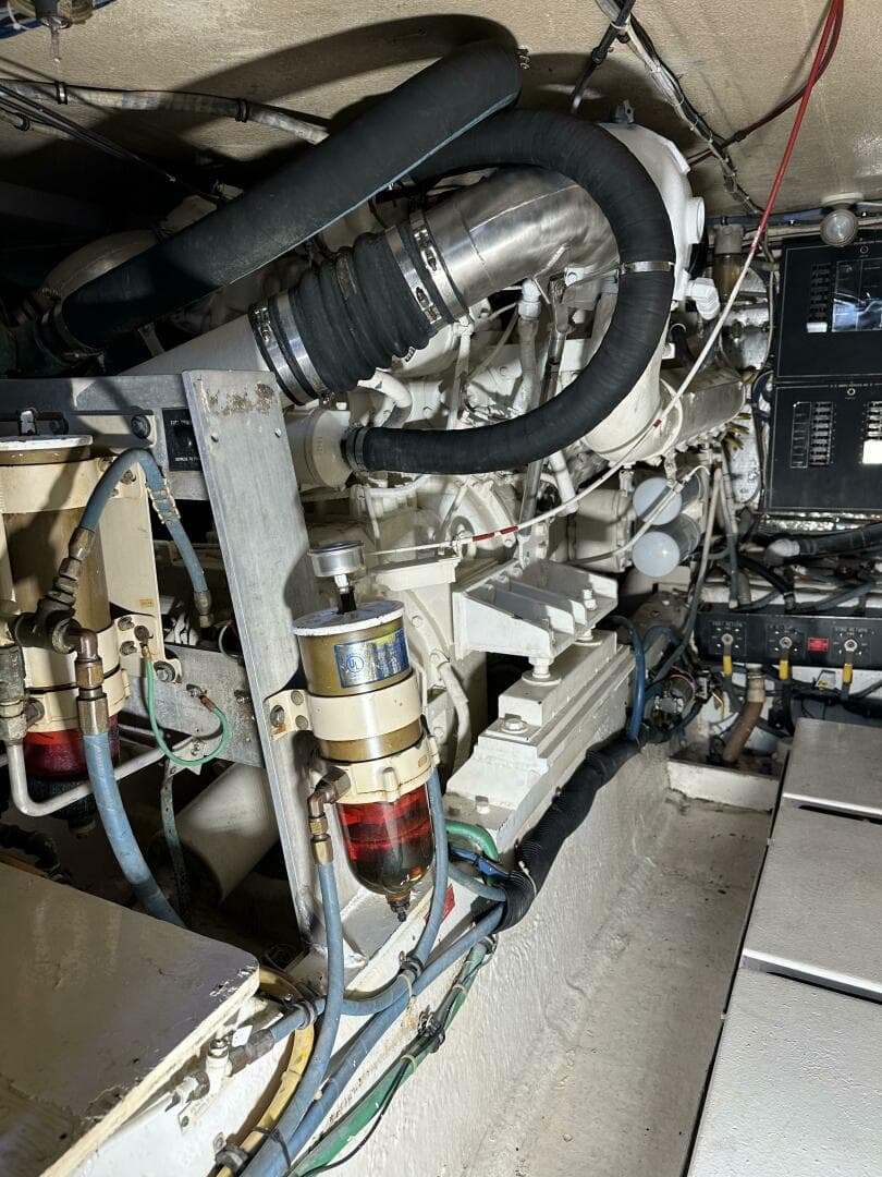 1992 Hatteras 50 Convertible — photo 36