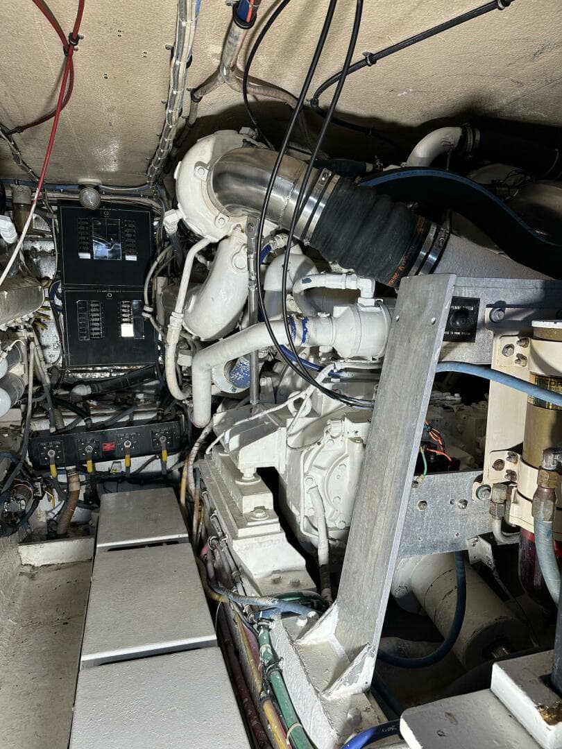 1992 Hatteras 50 Convertible — photo 37