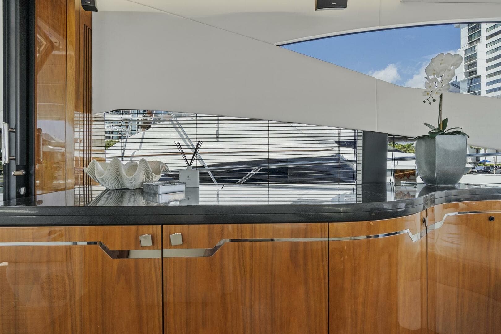 2017 Sunseeker 68 Sport Yacht — photo 34