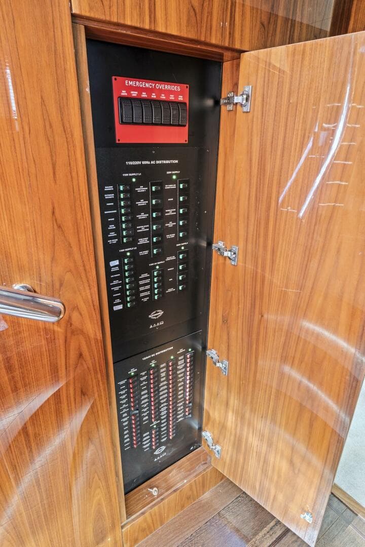 2017 Sunseeker 68 Sport Yacht — photo 46