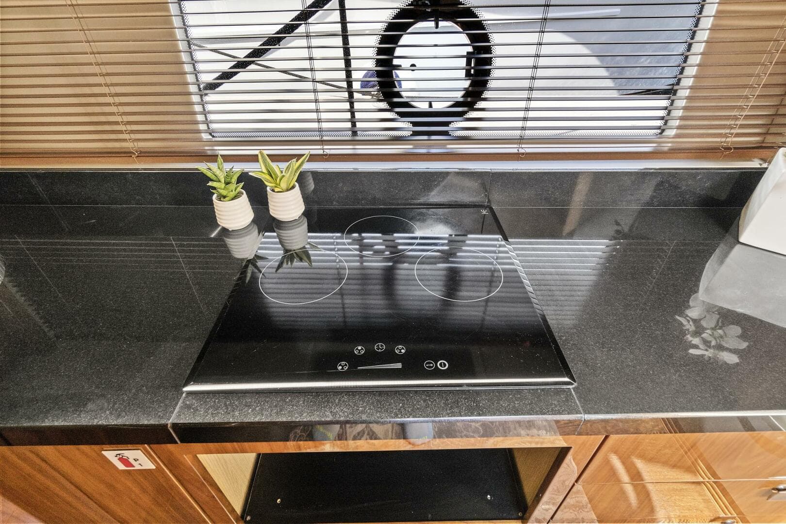 2017 Sunseeker 68 Sport Yacht — photo 48