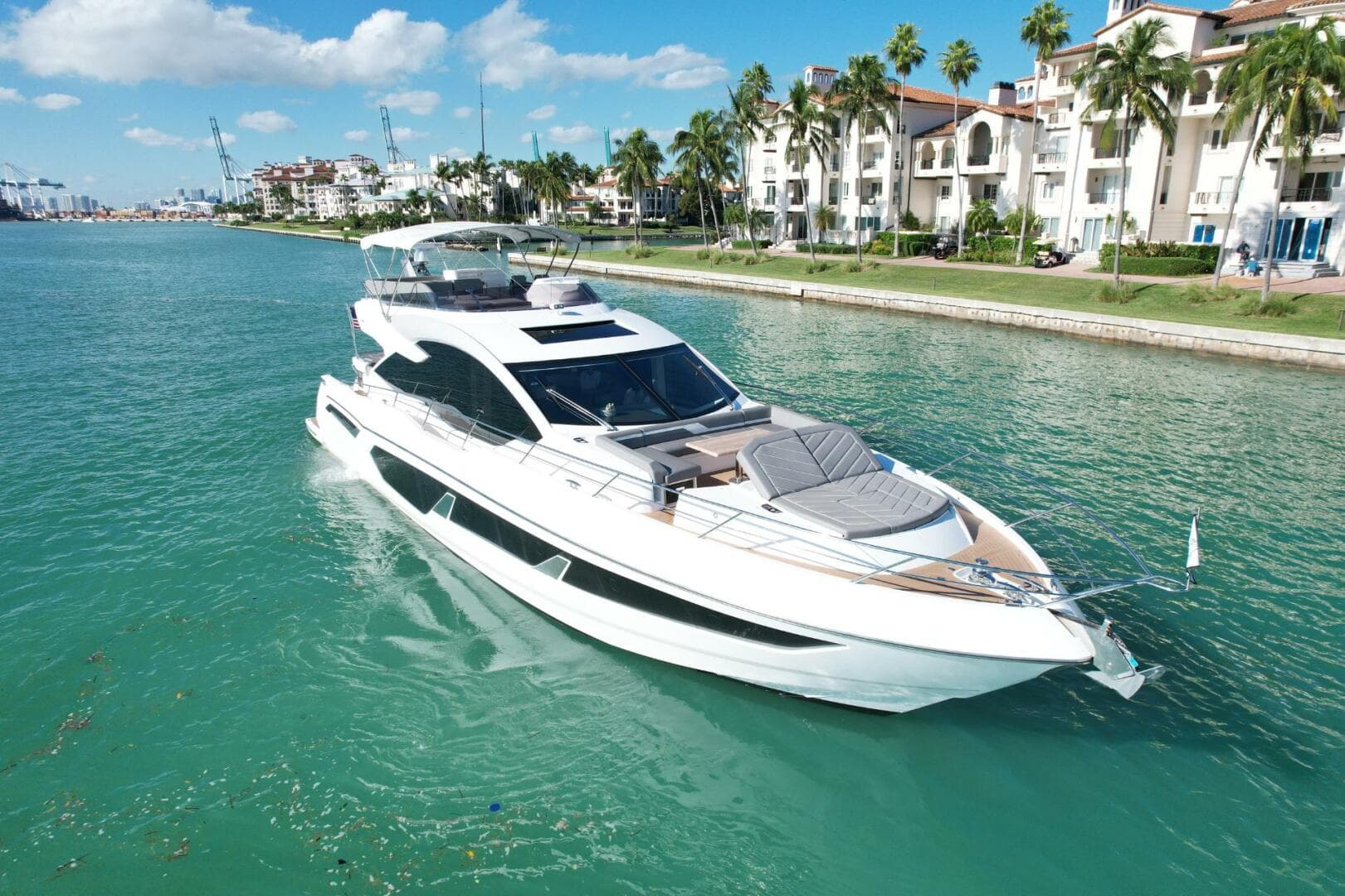 2023 Sunseeker Sport Yacht — photo 6