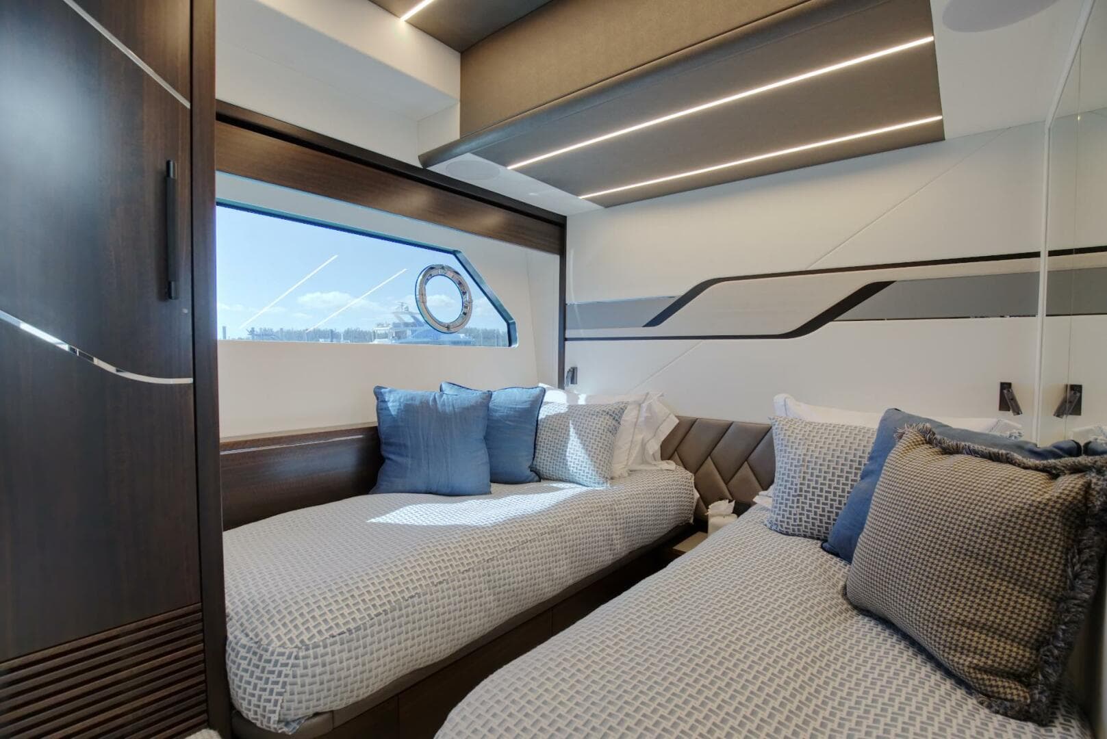 2023 Sunseeker Sport Yacht — photo 31