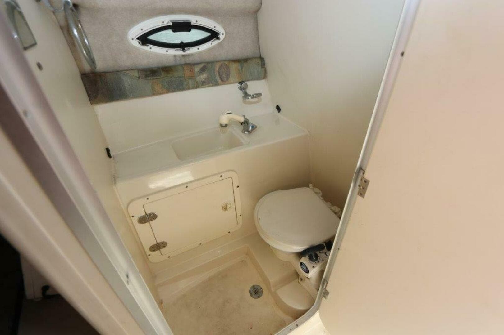 2006 Stingray 240 Cs — photo 18