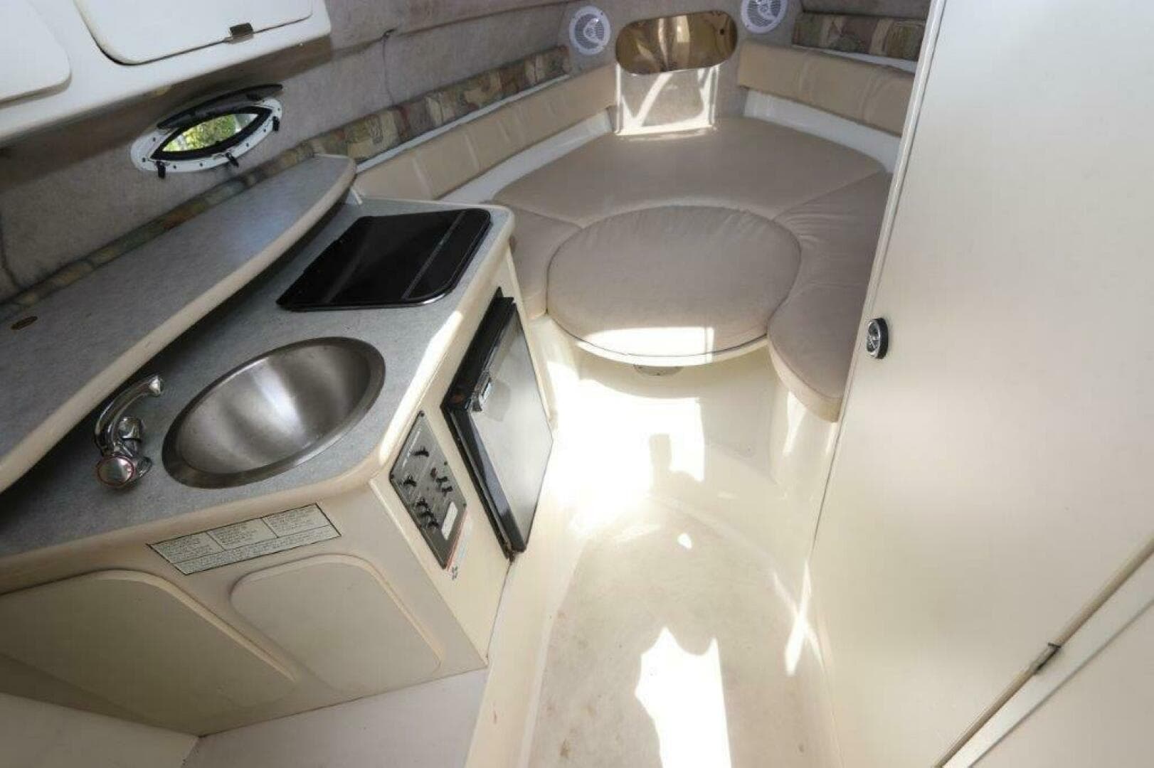 2006 Stingray 240 Cs — photo 14