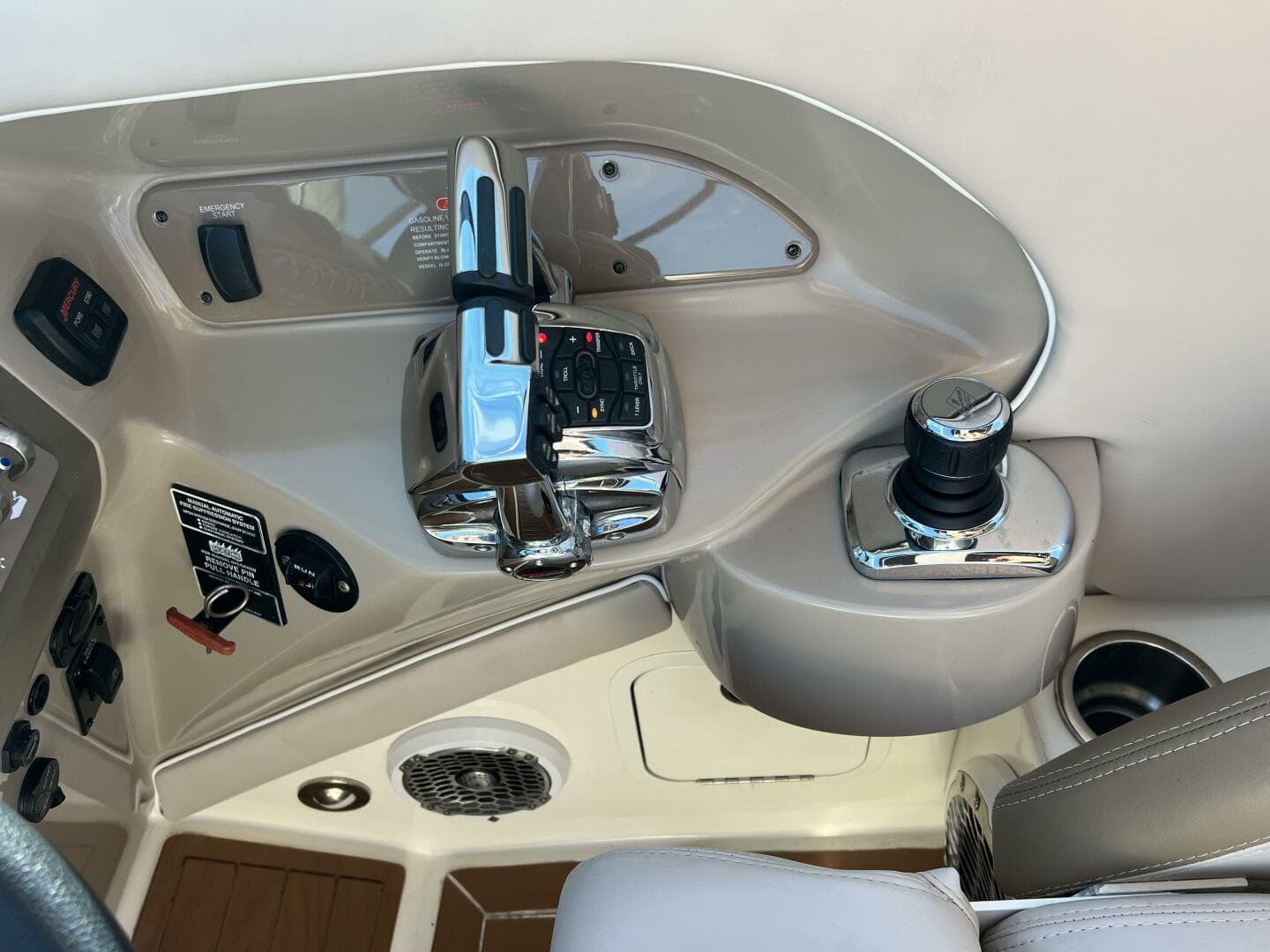 2012 Sea Ray 300 Slx — photo 19