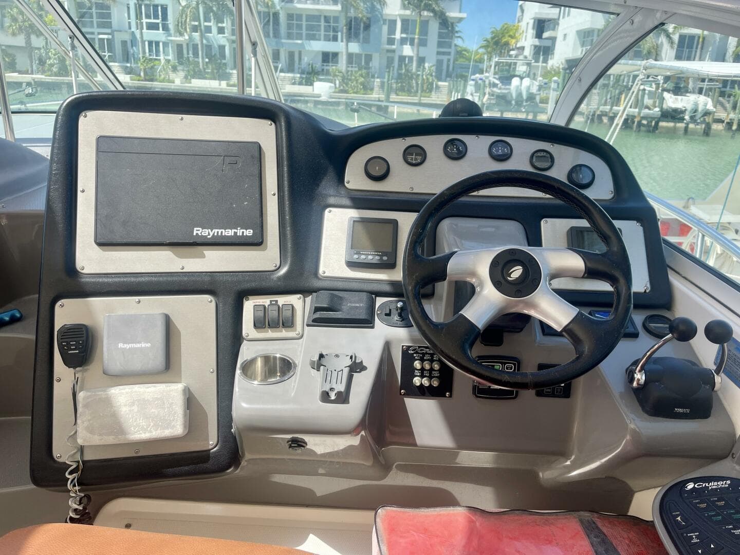 2006 Cruisers Yachts 420 Express — photo 13