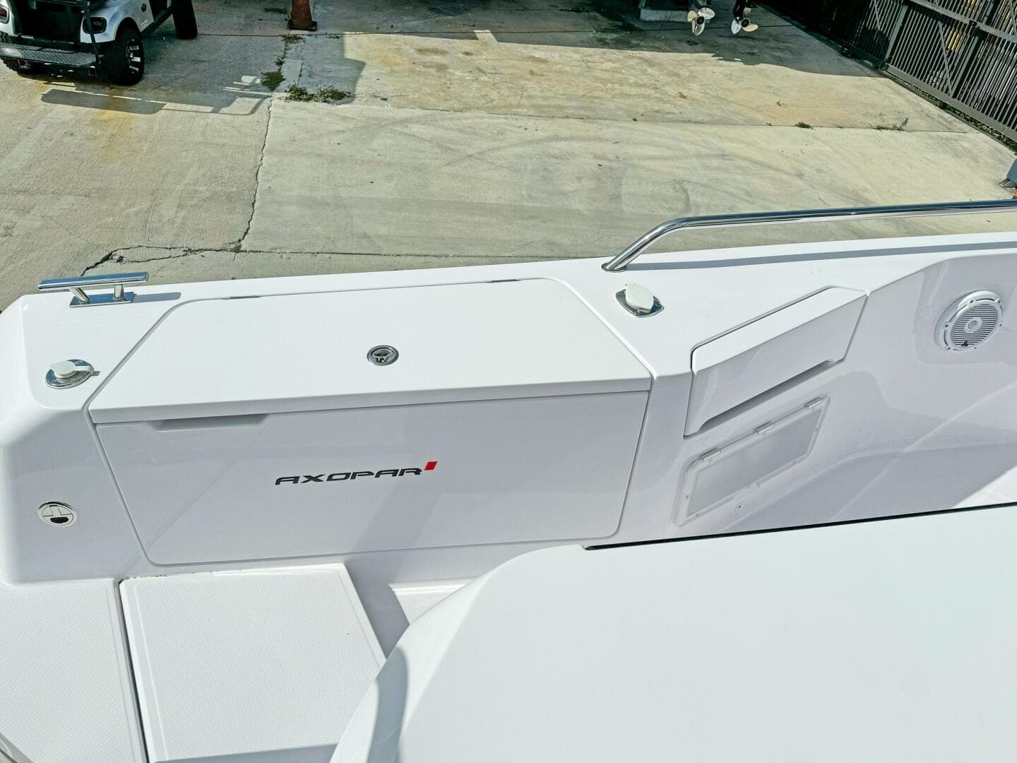 2024 Axopar 37 XC Cross Cabin — photo 23