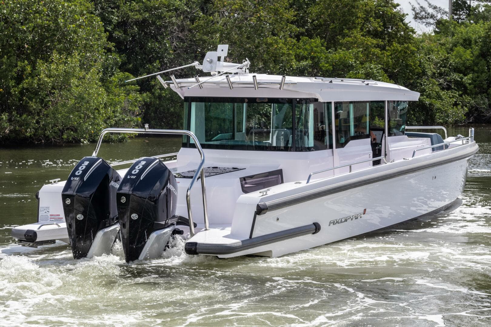 2024 Axopar 37 XC Cross Cabin — photo 2