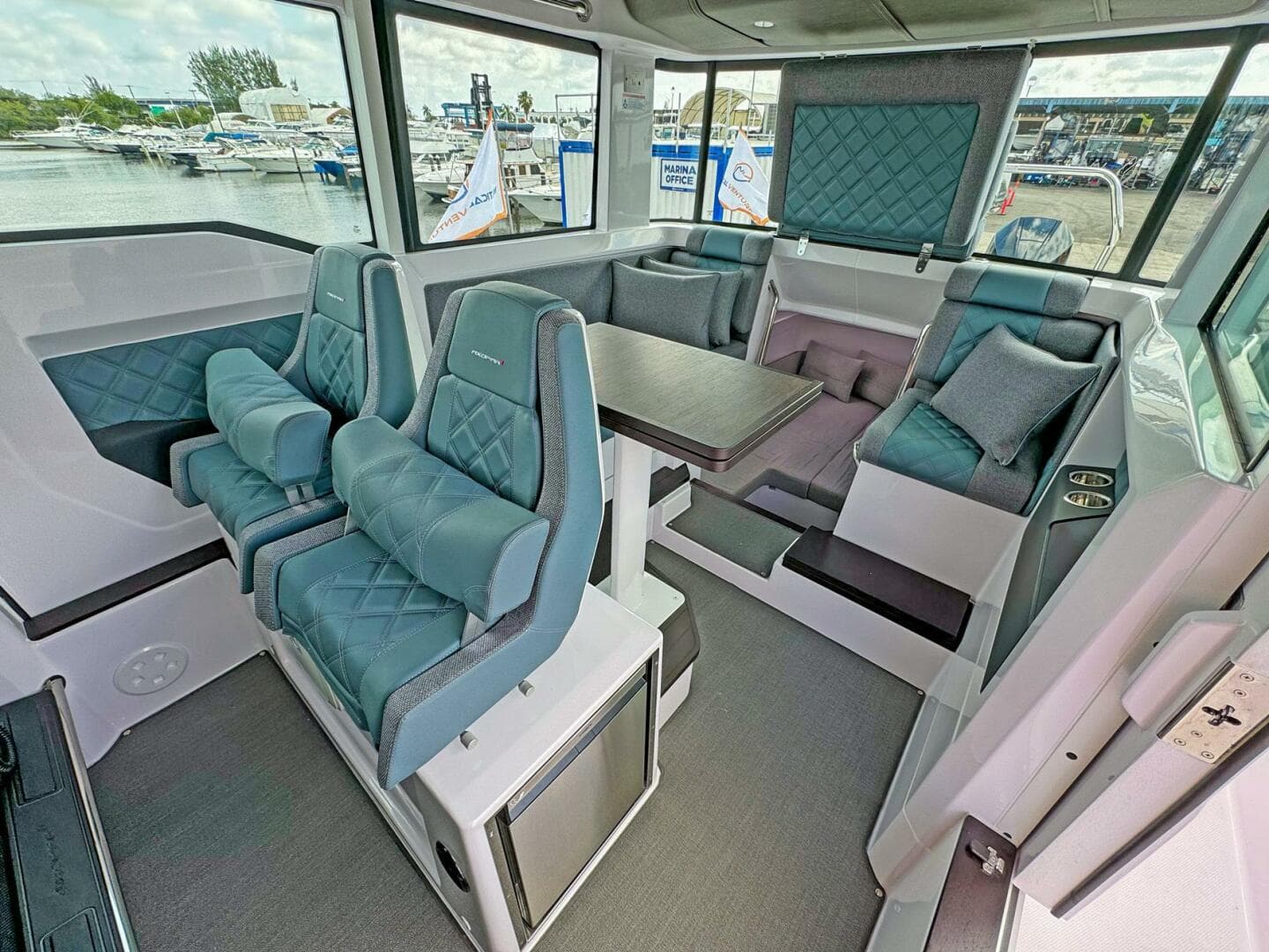 2024 Axopar 37 XC Cross Cabin — photo 16