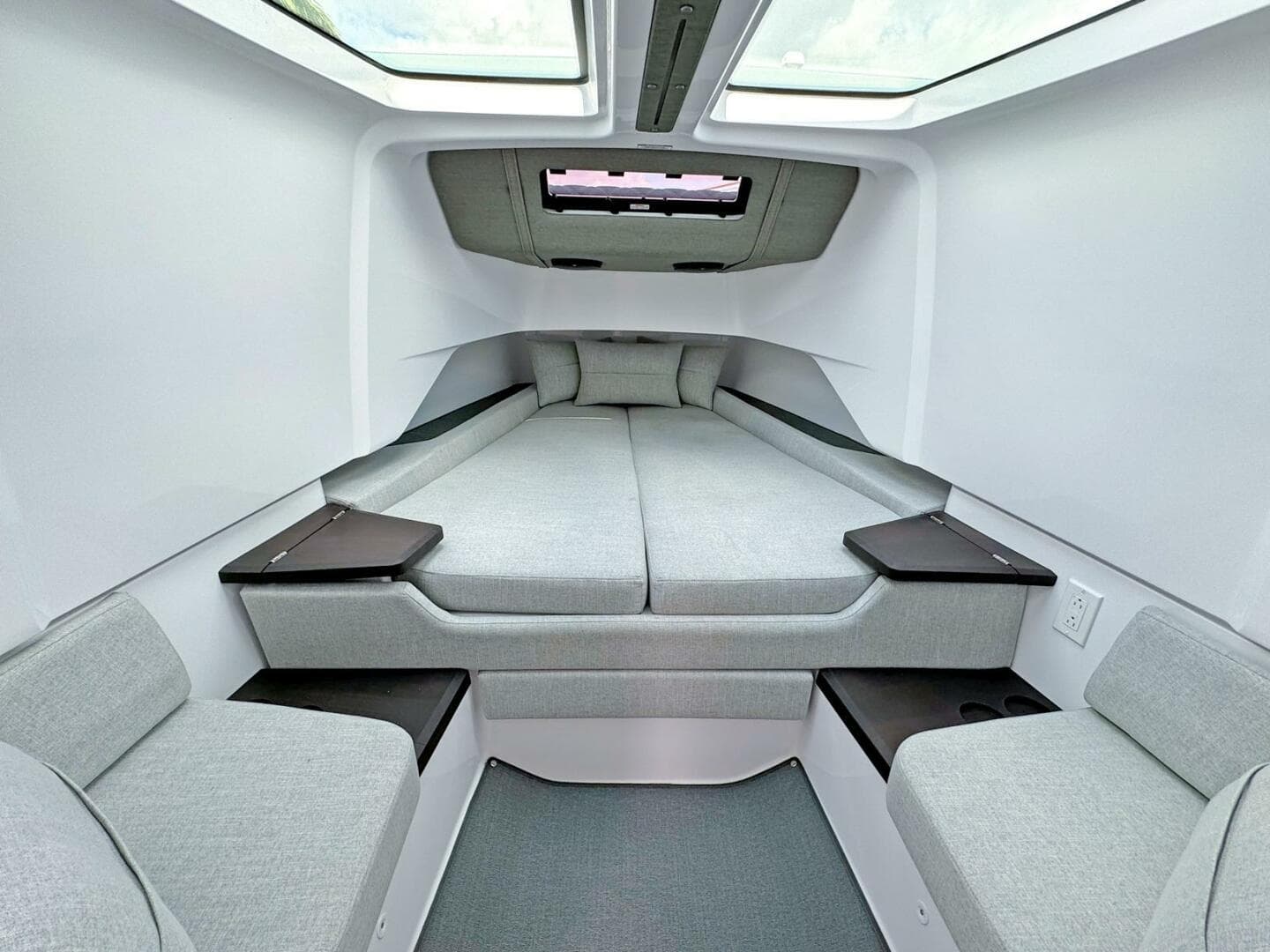 2024 Axopar 37 XC Cross Cabin — photo 12