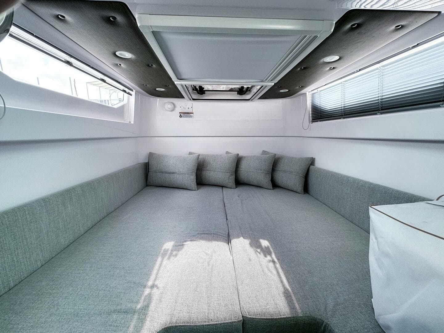 2024 Axopar 37 XC Cross Cabin — photo 18