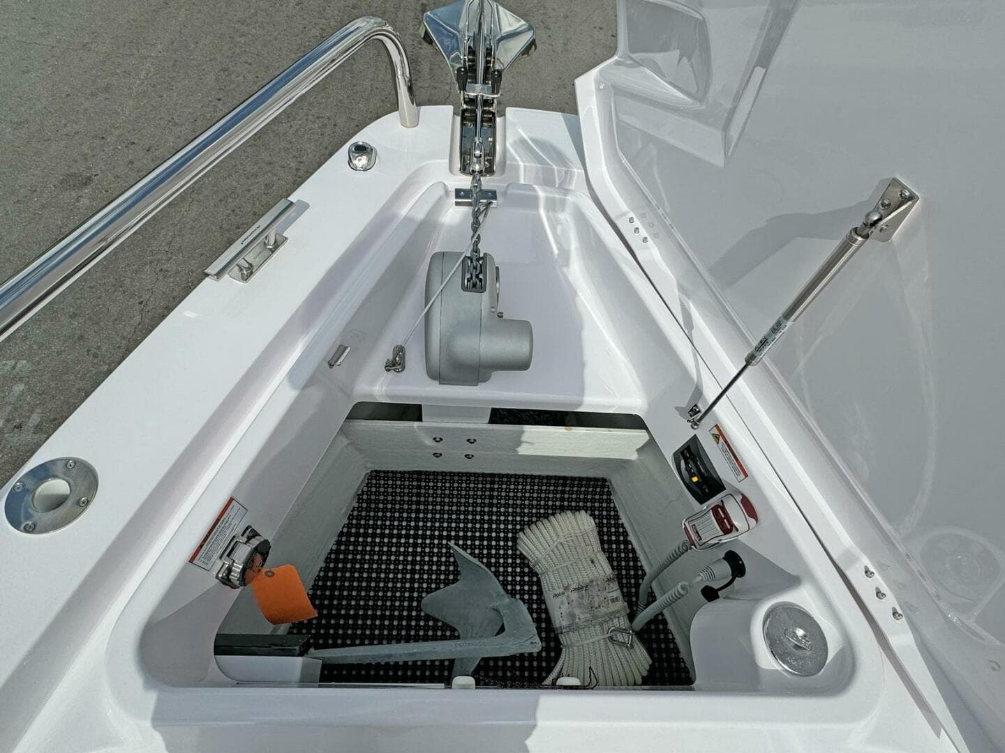 2024 Axopar 37 XC Cross Cabin — photo 21