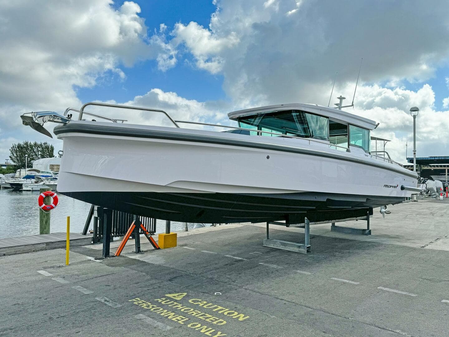 2024 Axopar 37 XC Cross Cabin — photo 24