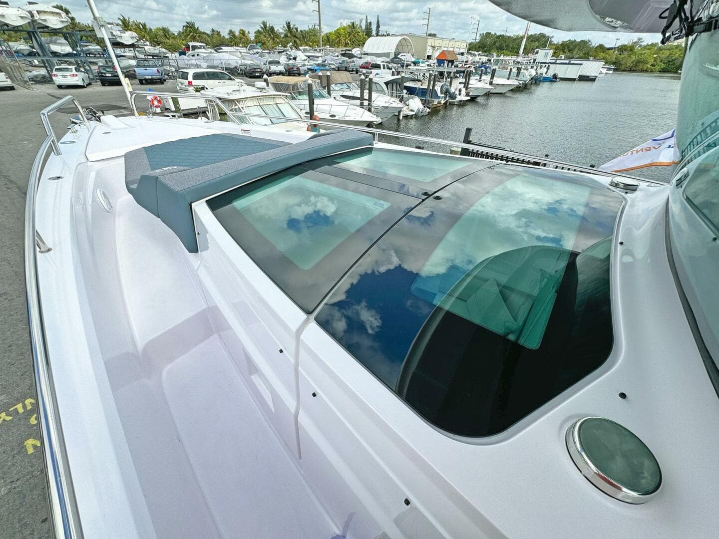 2024 Axopar 37 XC Cross Cabin — photo 19