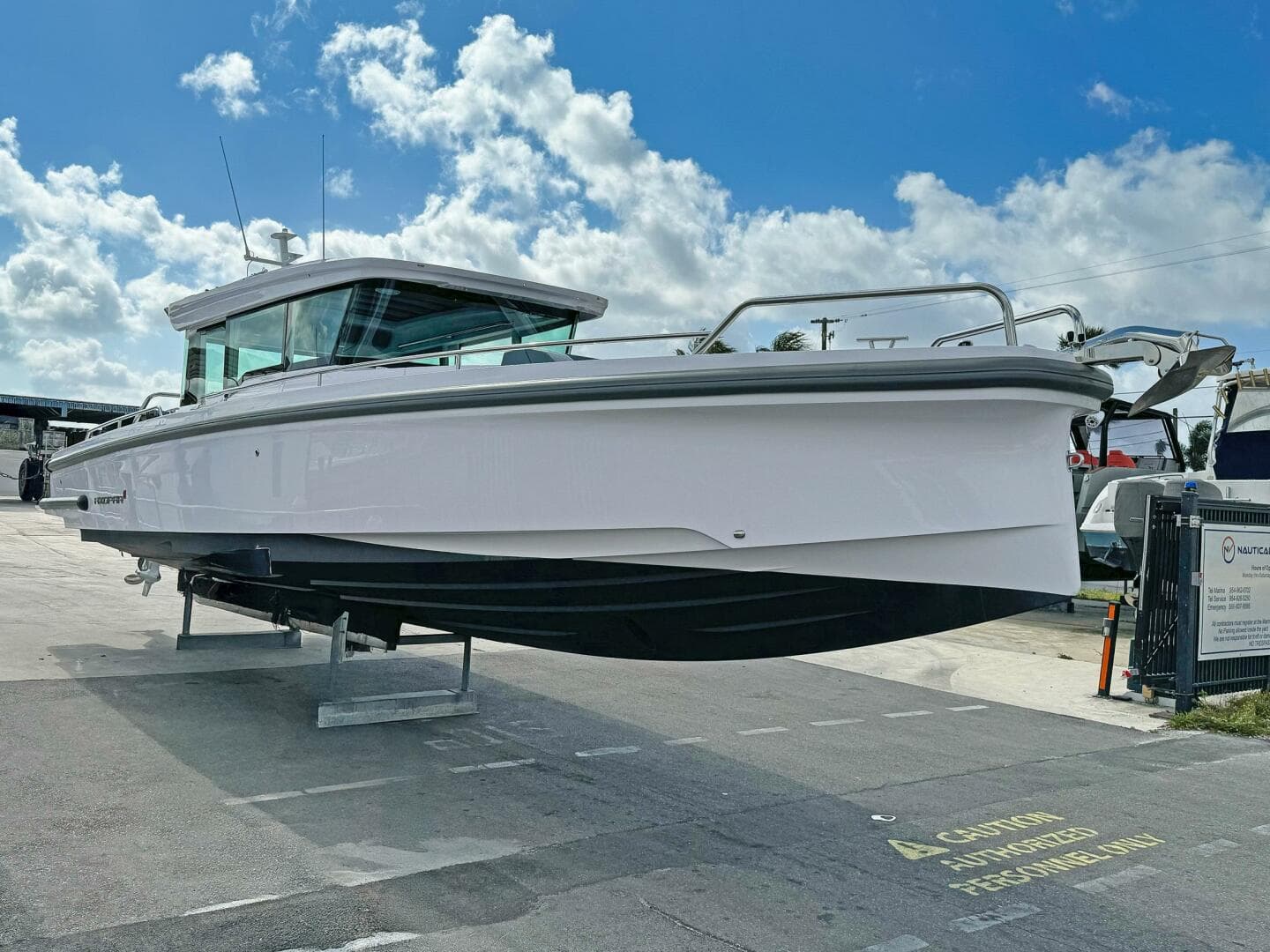 2024 Axopar 37 XC Cross Cabin — photo 25