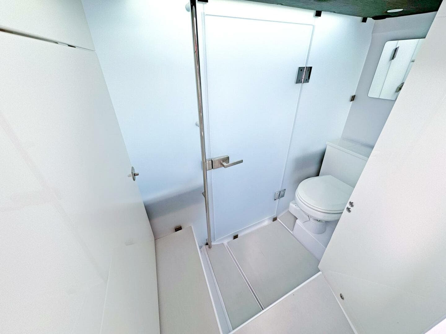 2024 Axopar 37 XC Cross Cabin — photo 10