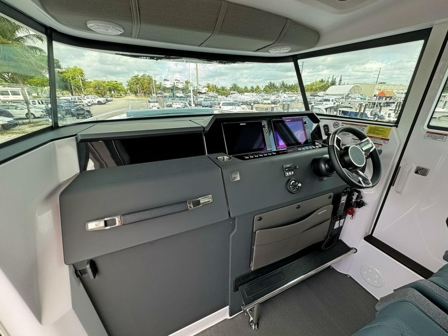 2024 Axopar 37 XC Cross Cabin — photo 8