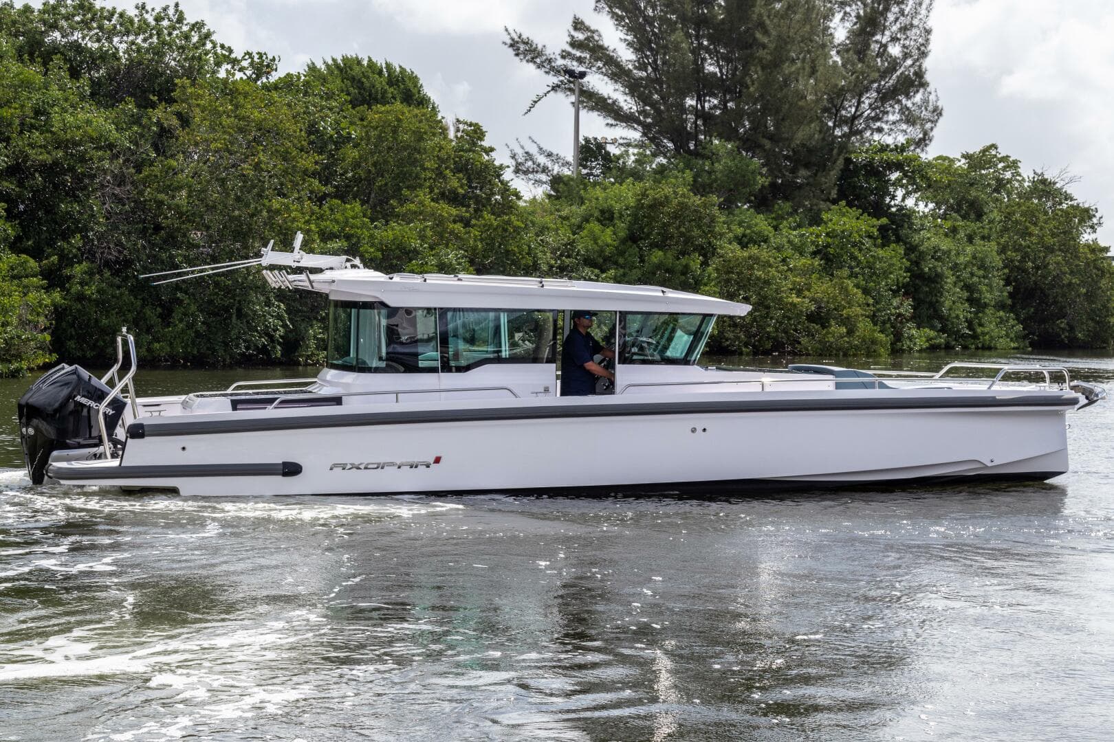 2024 Axopar 37 XC Cross Cabin — photo 29