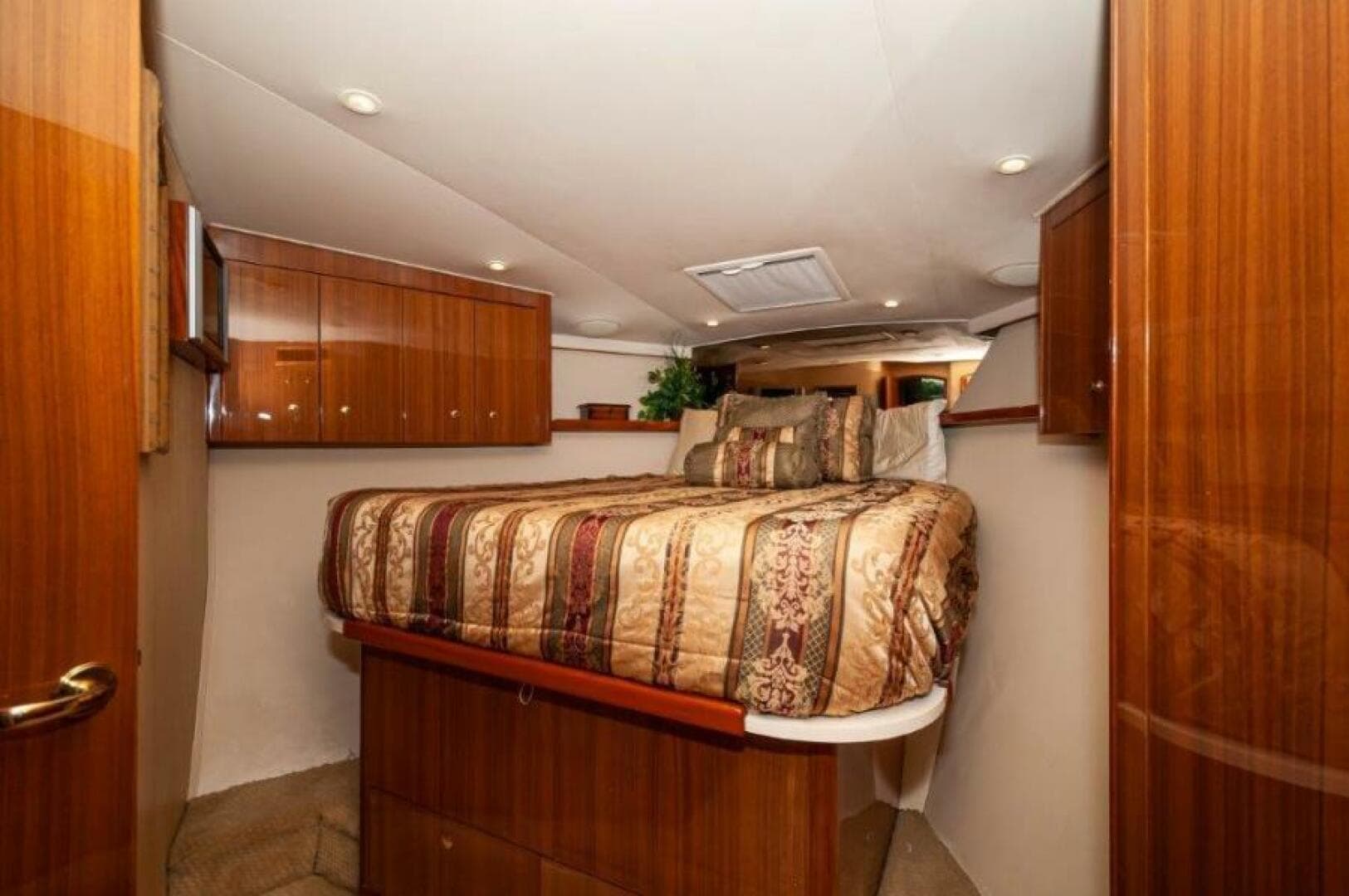 2006 Viking 45 Convertible — photo 13