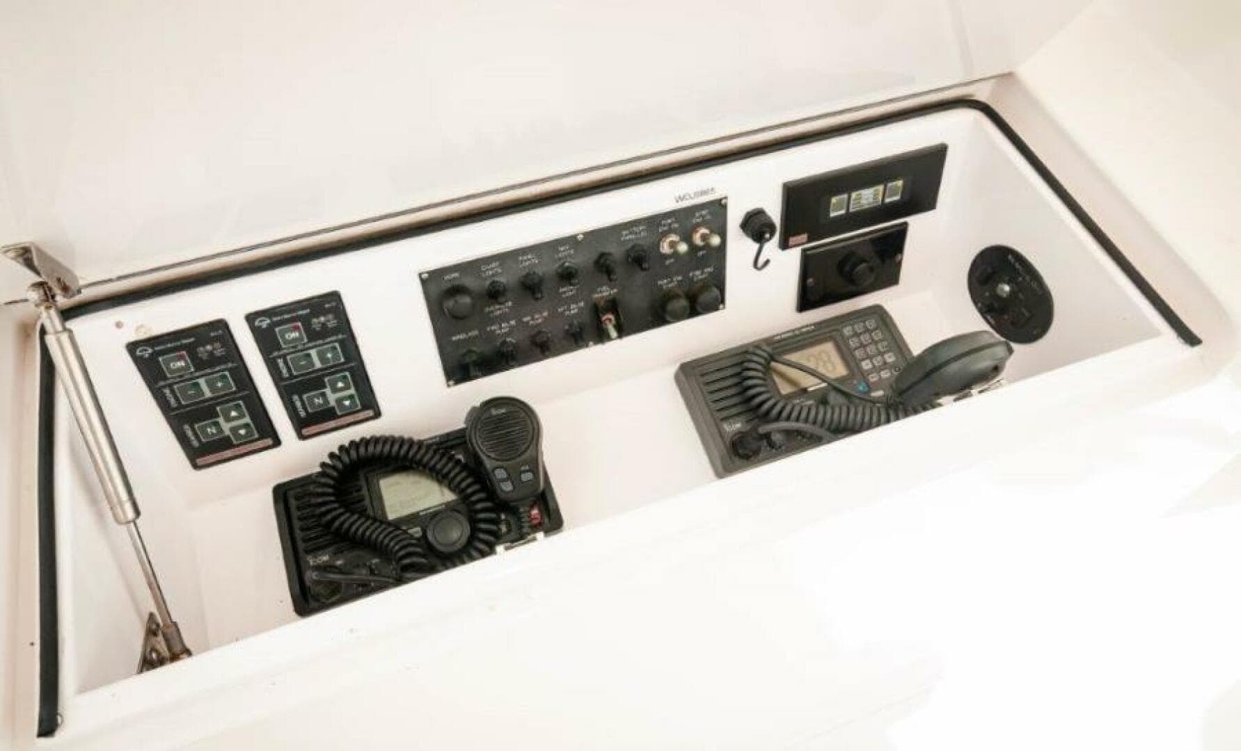 2006 Viking 45 Convertible — photo 24