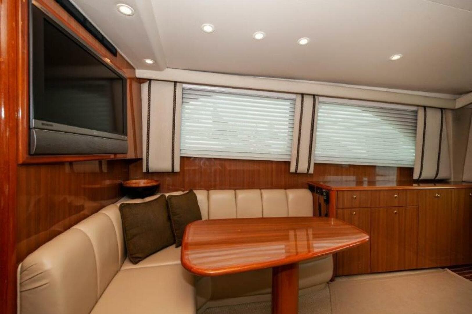 2006 Viking 45 Convertible — photo 7