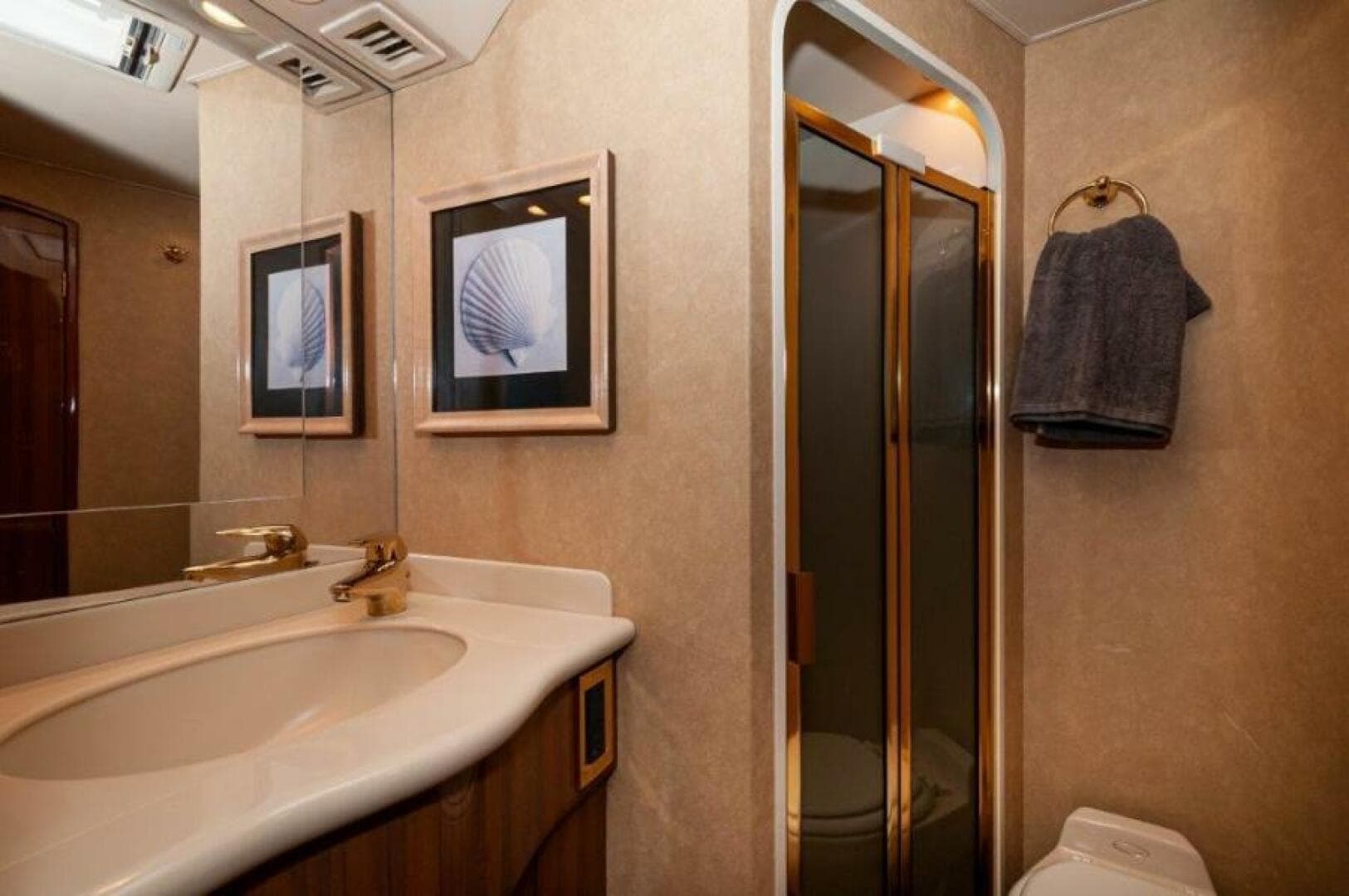 2006 Viking 45 Convertible — photo 19