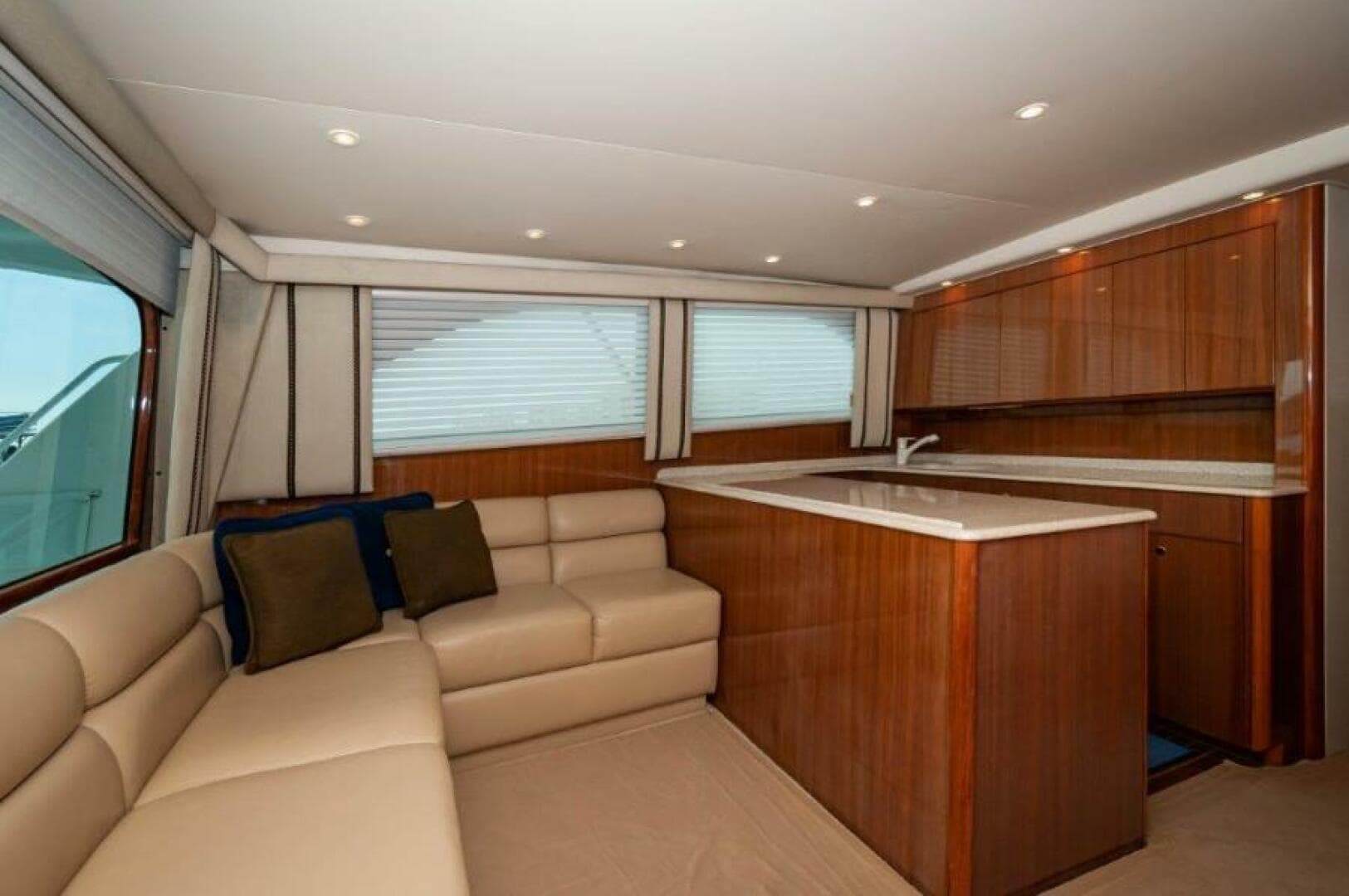 2006 Viking 45 Convertible — photo 3