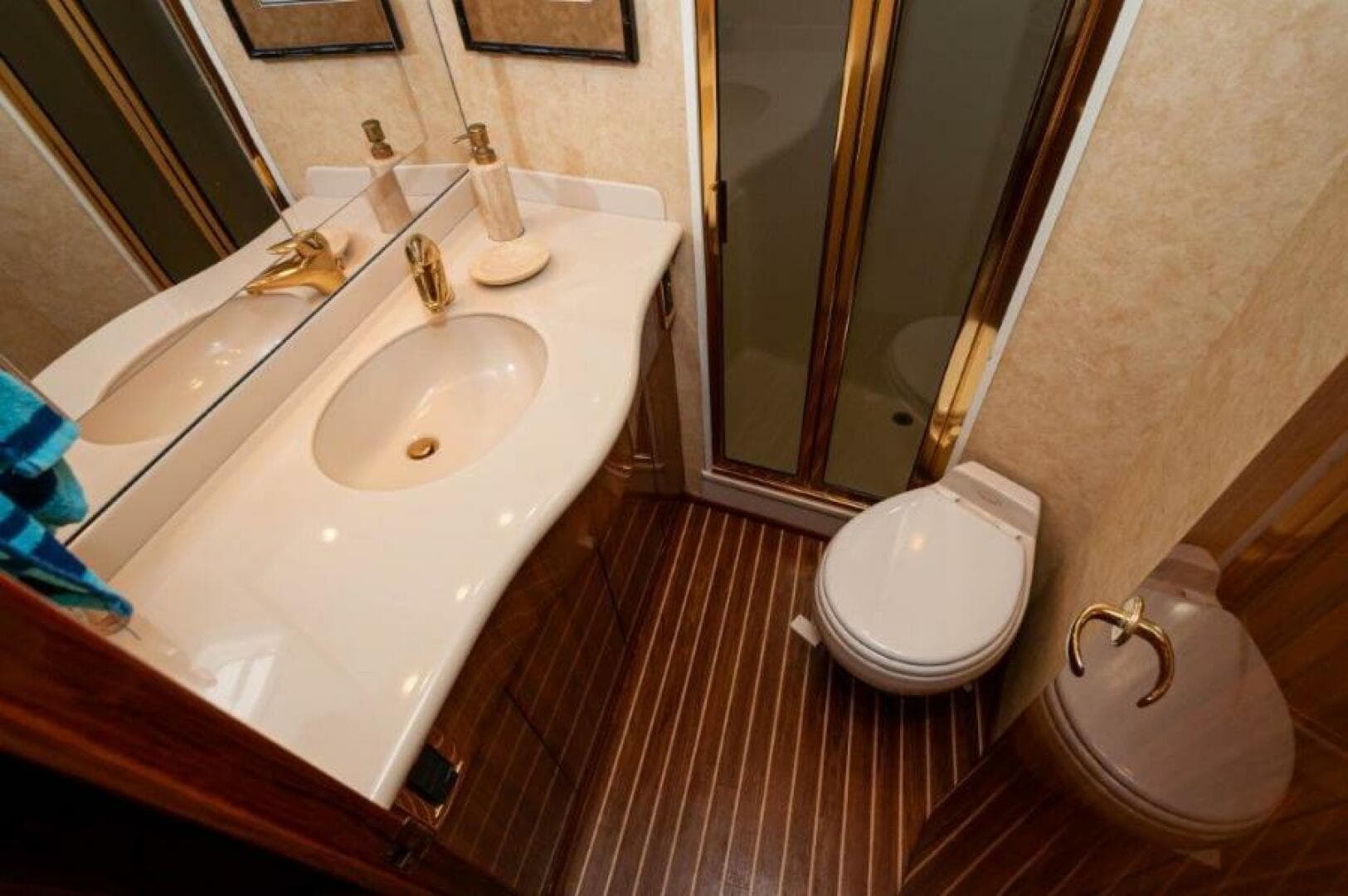 2006 Viking 45 Convertible — photo 15