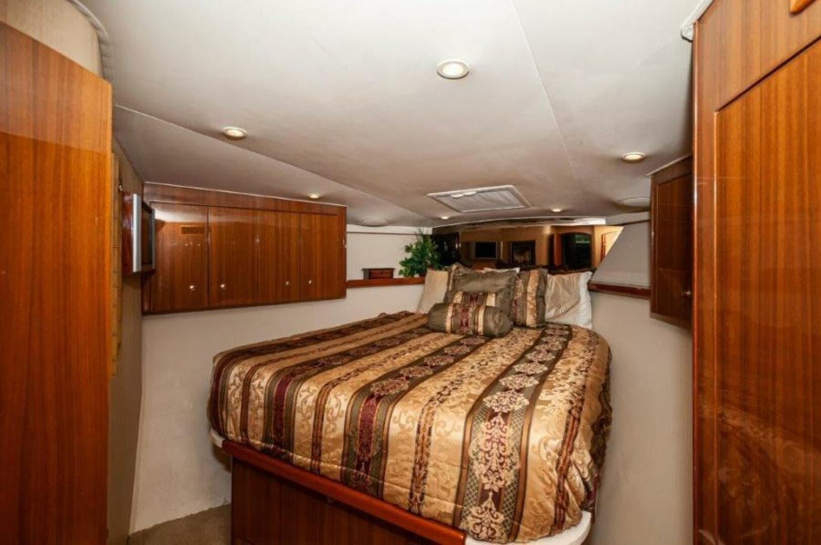 2006 Viking 45 Convertible — photo 14