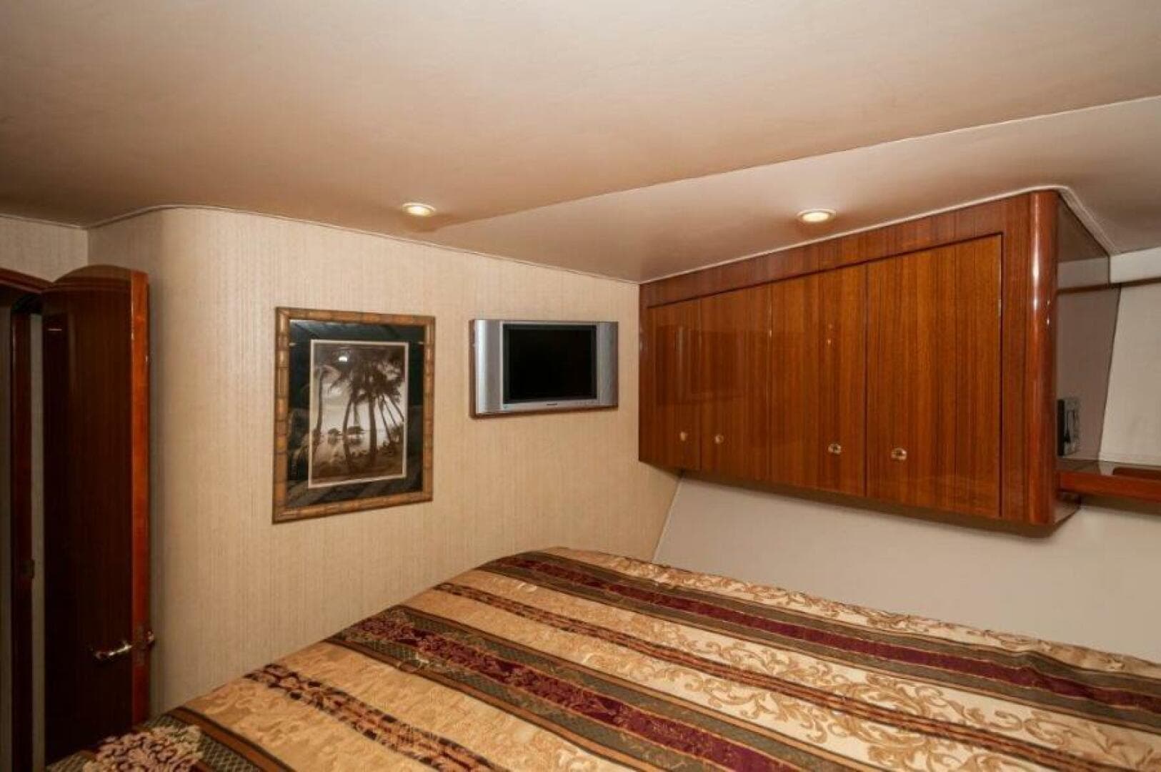 2006 Viking 45 Convertible — photo 12